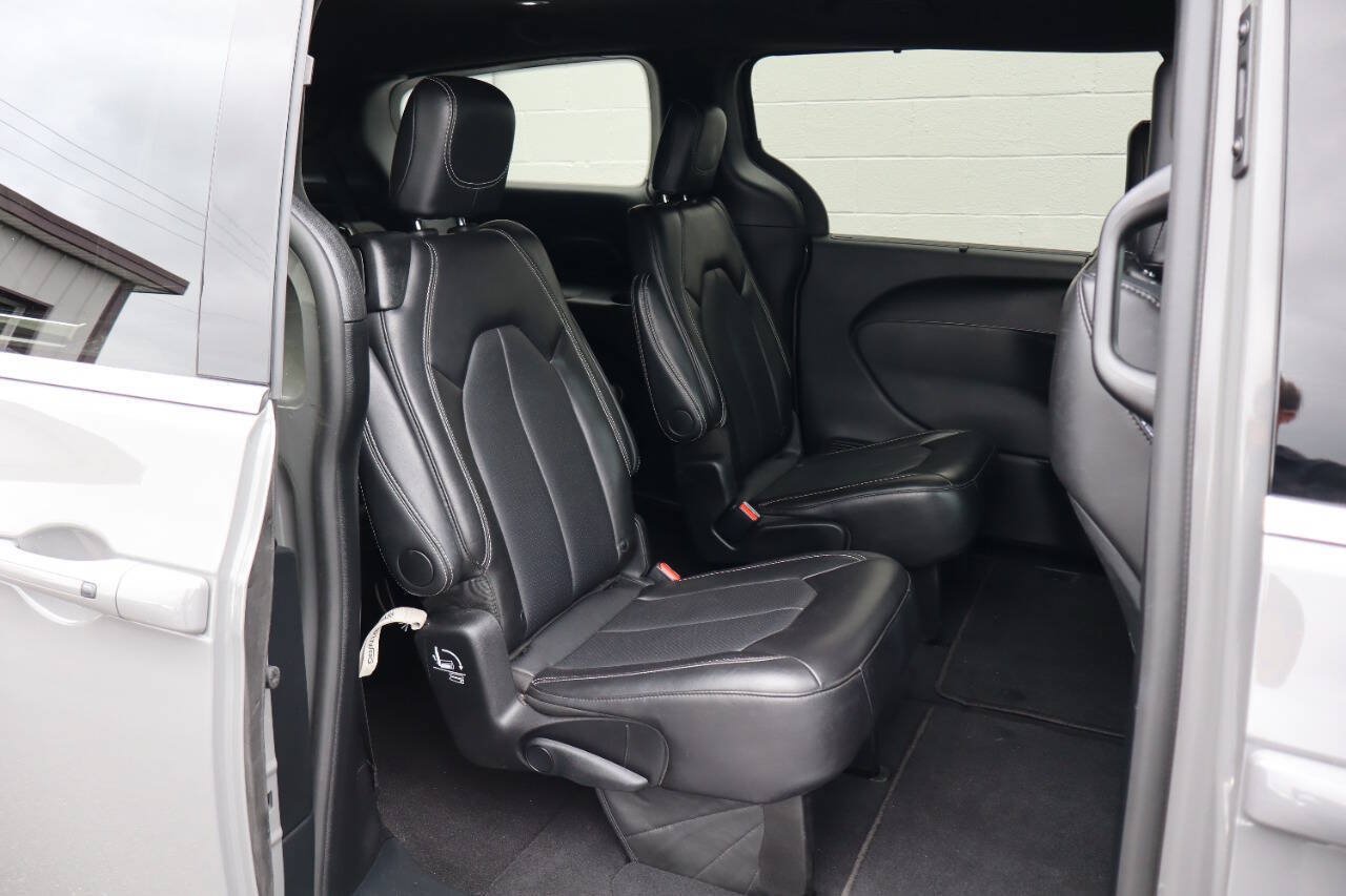 Used 2025 Chrysler Pacifica Select FWD image 7