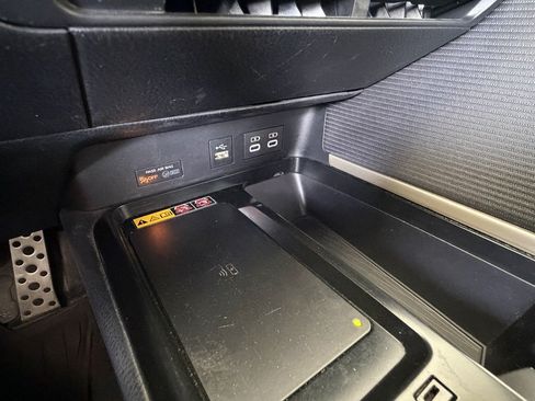 Used 2025 Toyota Camry SE AWD/4WD image 22