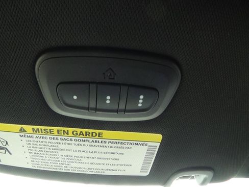 Certified 2025 Chrysler Pacifica Select FWD image 28