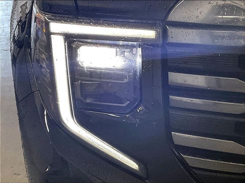 Used 2023 GMC Sierra 1500 AT4 w/ AT4 Premium Package image 32