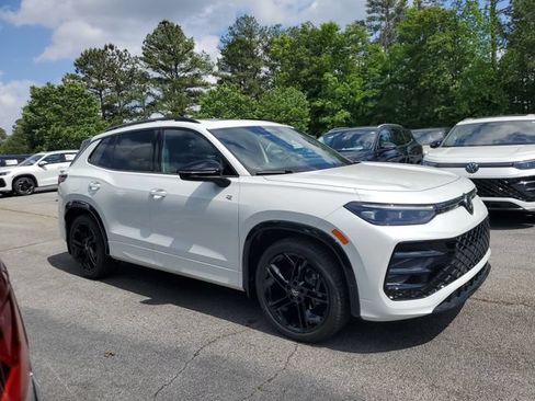 New 2026 Volkswagen Tiguan SE R-Line FWD image 3