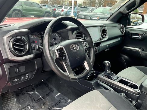 Used 2023 Toyota Tacoma TRD Off-Road image 13