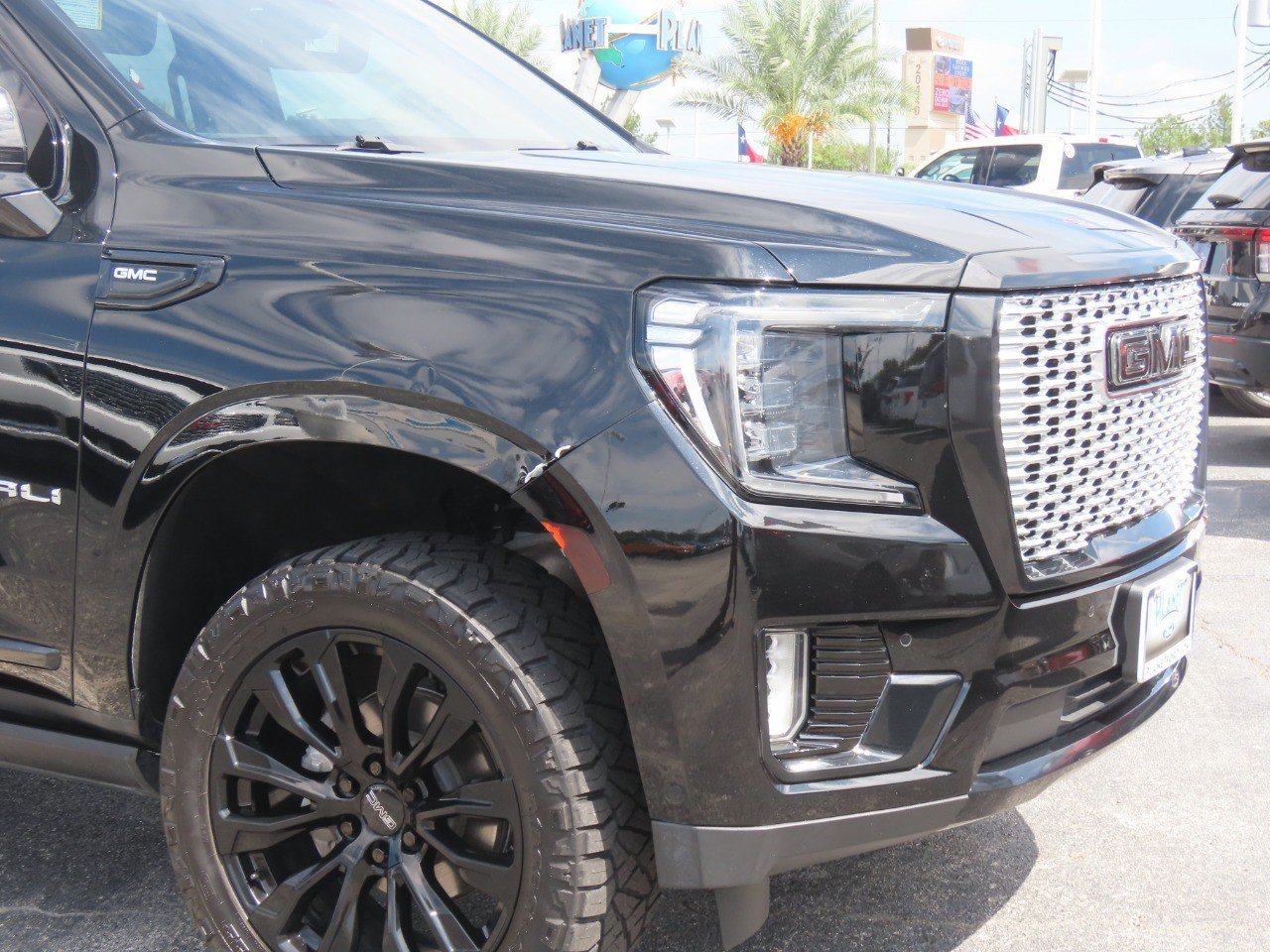 Used 2023 GMC Yukon XL Denali w/ Denali Reserve Package AWD/4WD image 6