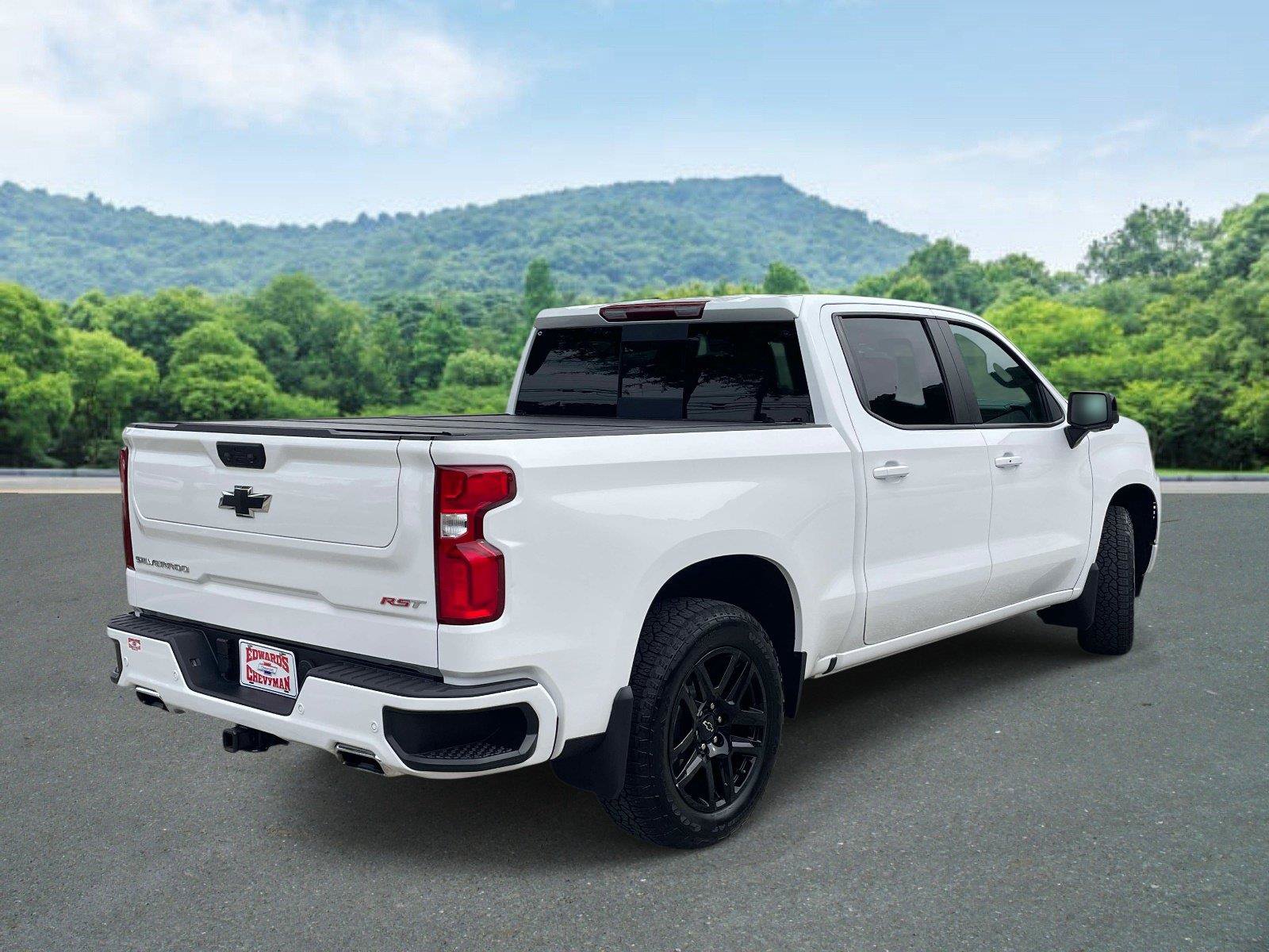 Used 2025 Chevrolet Silverado 1500 RST AWD/4WD image 3