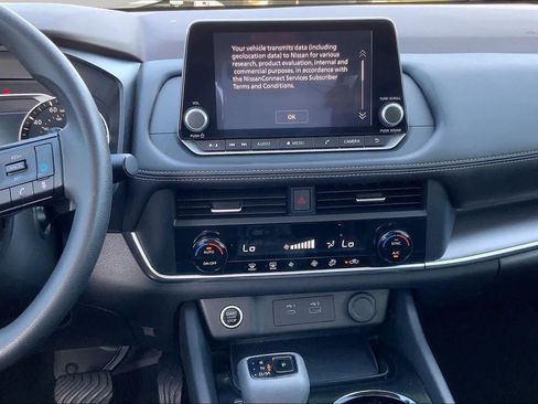 Used 2023 Nissan Rogue SV FWD image 7