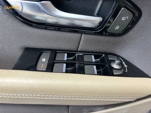 Used 2017 Land Rover Range Rover Evoque SE image 33