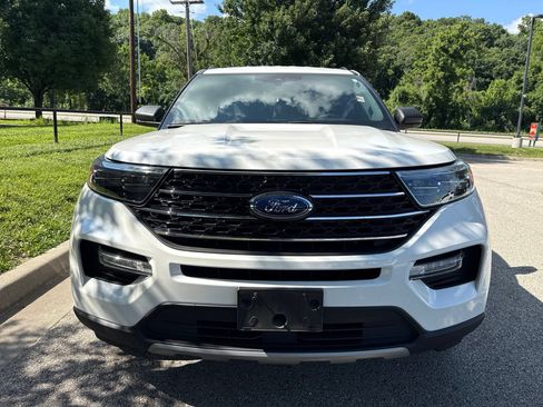 Used 2020 Ford Explorer XLT w/ Equipment Group 202A AWD/4WD image 2