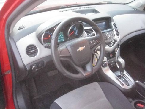 Used 2014 Chevrolet Cruze LS FWD image 12