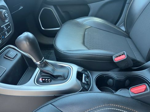 Used 2020 Jeep Compass Latitude FWD image 14