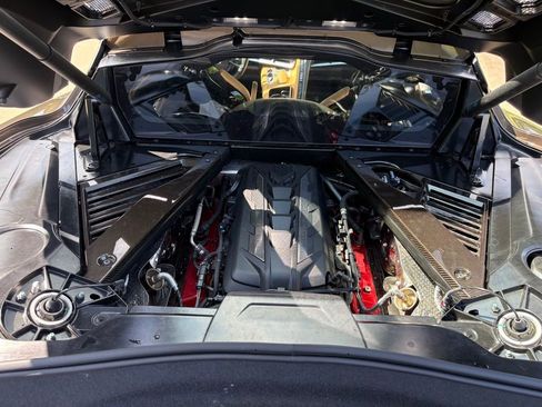 Used 2021 Chevrolet Corvette Stingray Preferred Cpe w/ Z51 Performance Package RWD image 3