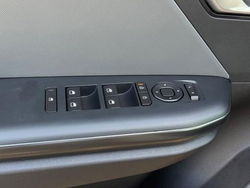 New 2025 Kia K4 LXS image 15