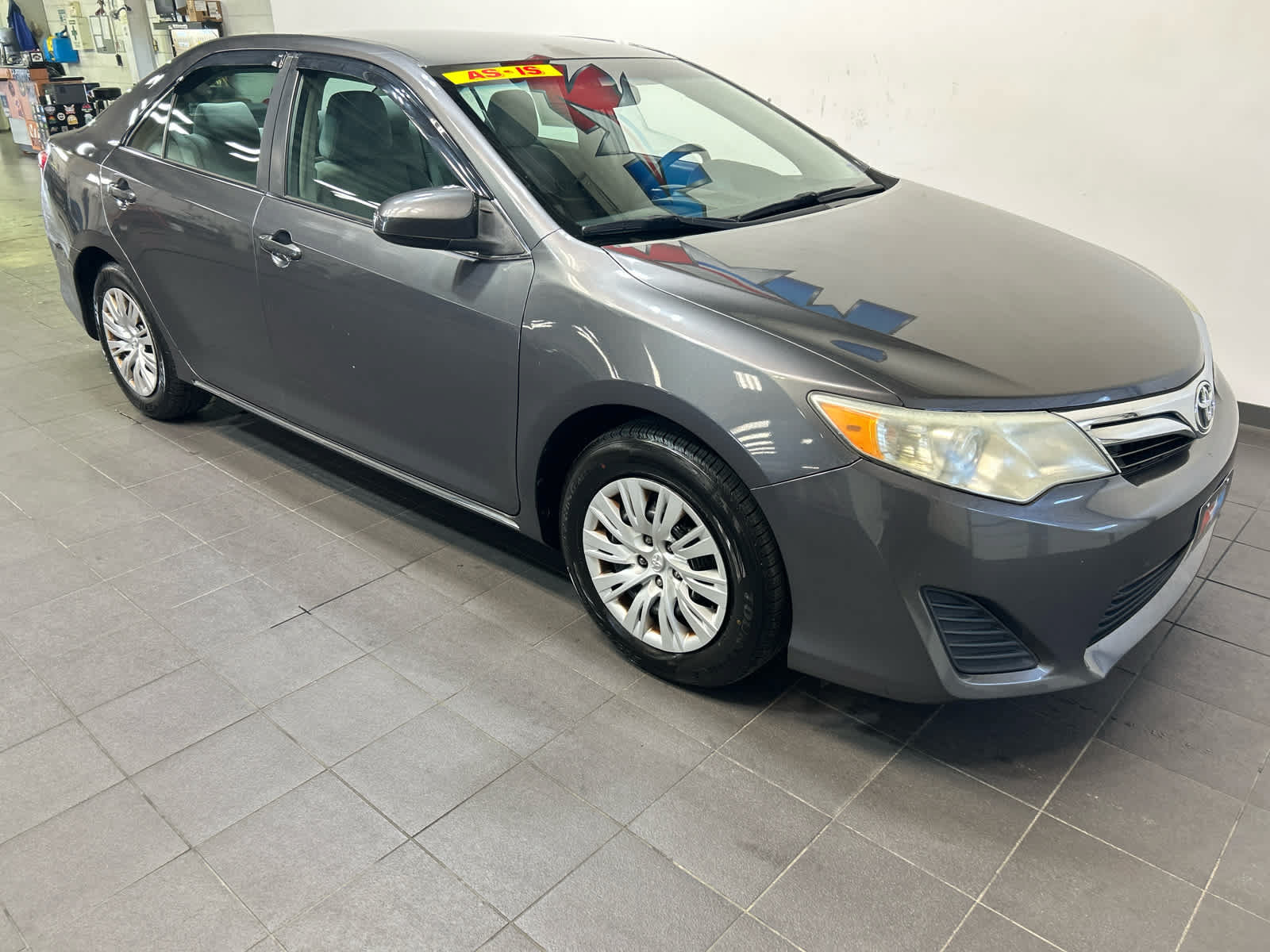 Used 2014 Toyota Camry LE FWD image 2