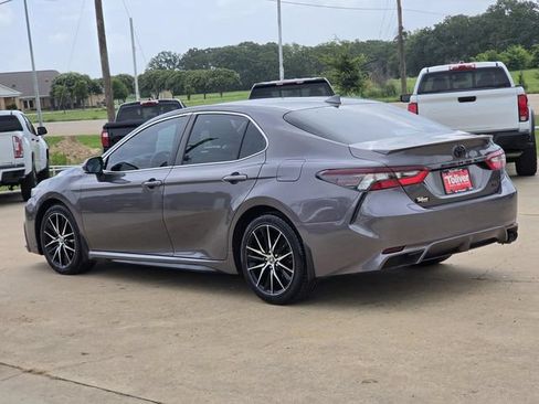 Used 2022 Toyota Camry SE FWD image 5