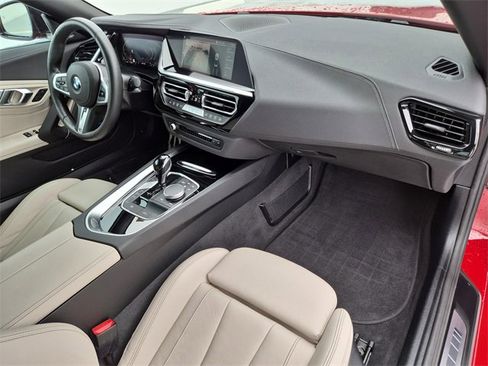 Used 2024 BMW Z4 sDrive30i w/ Premium Package image 18
