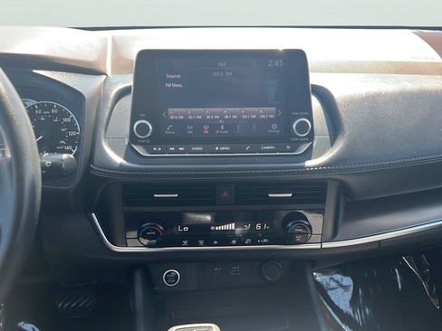 Used 2023 Nissan Rogue SV FWD image 11