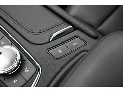 Used 2025 Cadillac XT6 Luxury image 45