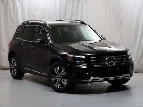 New 2025 Mercedes-Benz GLB 250 4MATIC image 1