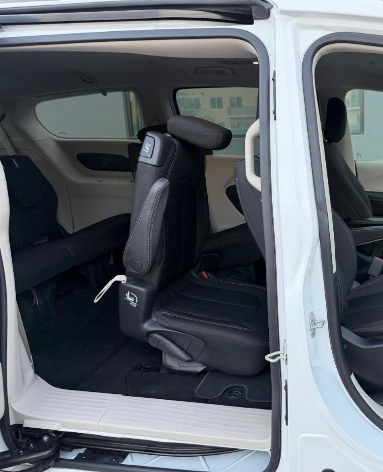 Used 2018 Chrysler Pacifica LX FWD image 21