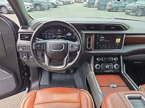 Used 2023 GMC Yukon Denali Ultimate w/ LPO, Floor Liner Package AWD/4WD image 16