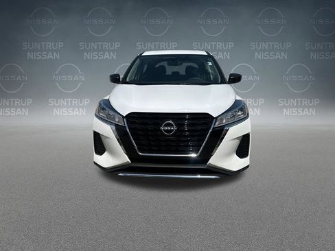 Used 2025 Nissan Kicks Play S FWD image 11
