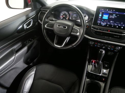 Used 2022 Jeep Compass Limited image 9