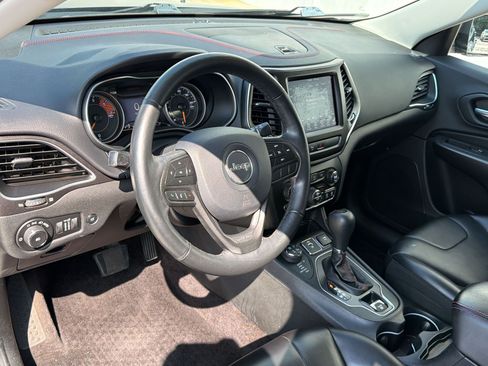Used 2019 Jeep Cherokee Trailhawk w/ Comfort/Convenience Group AWD/4WD image 4