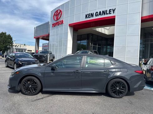 Used 2025 Toyota Camry SE FWD image 2