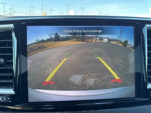 Used 2024 Chrysler Pacifica Touring-L FWD image 31