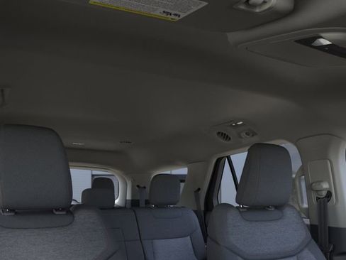 New 2025 Ford Explorer Active RWD image 22
