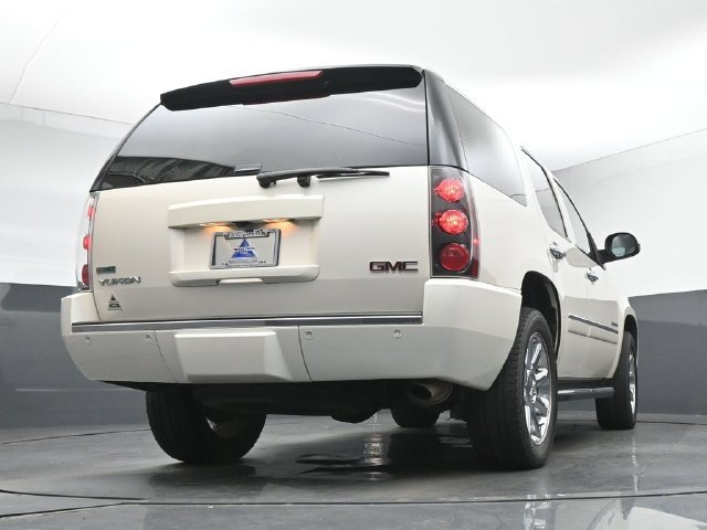 Used 2012 GMC Yukon Denali RWD image 16