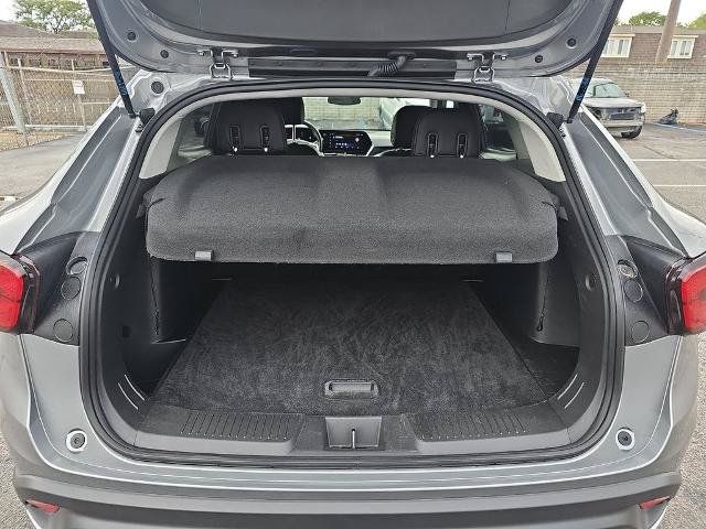 Used 2025 Chevrolet Trax LT w/ LT Convenience Package FWD image 12