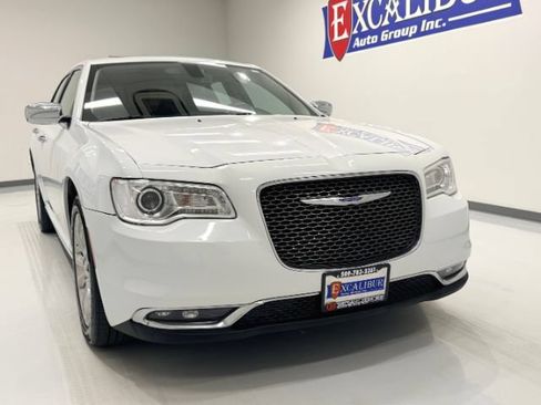 Used 2020 Chrysler 300 Limited AWD/4WD image 2