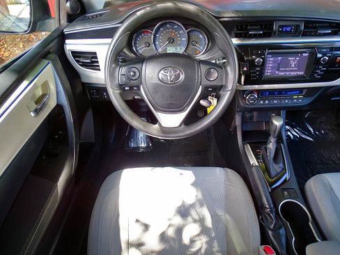 Used 2016 Toyota Corolla LE FWD image 28