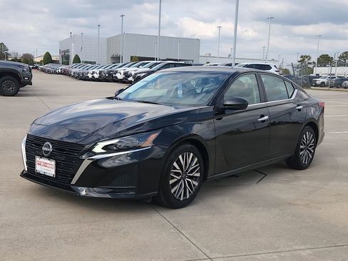 Used 2025 Nissan Altima 2.5 SV image 3