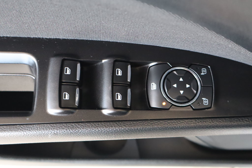 Used 2017 Ford Fusion SE w/ Fusion SE Technology Package FWD image 13