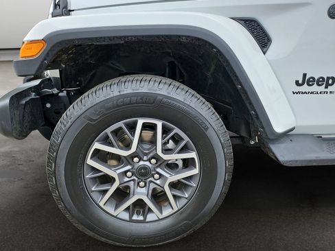 Used 2025 Jeep Wrangler Unlimited Sahara w/ Safety Group AWD/4WD image 41