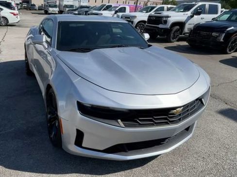 Used 2019 Chevrolet Camaro LT RWD image 4