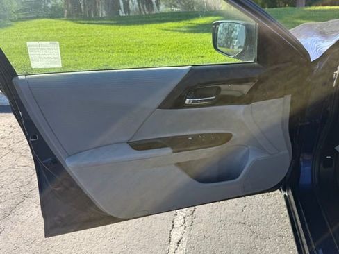 Used 2017 Honda Accord LX image 7