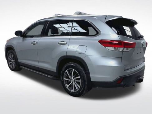 Used 2019 Toyota Highlander XLE image 24