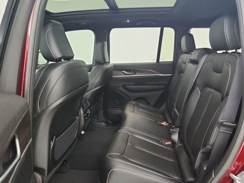 New 2025 Jeep Grand Cherokee Limited image 32