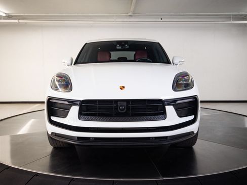 Certified 2023 Porsche Macan AWD/4WD image 10