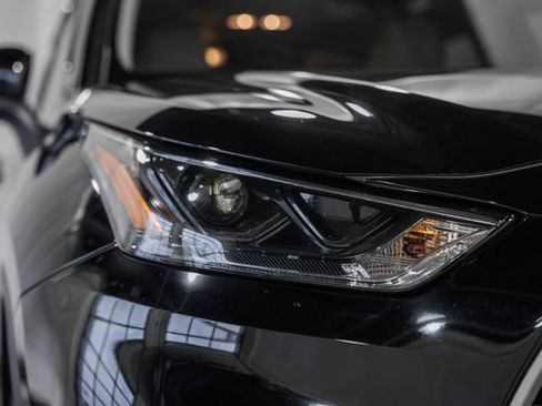 Used 2022 Toyota Highlander XLE image 11