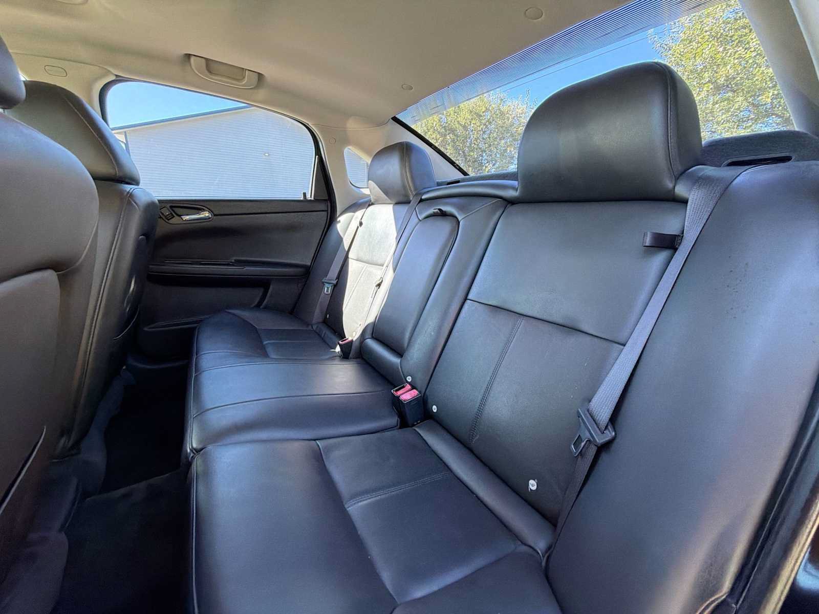 Used 2013 Chevrolet Impala LTZ FWD image 17
