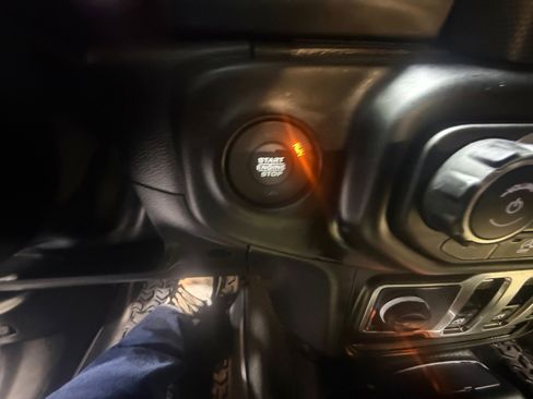 Used 2023 Jeep Wrangler Sport S image 30