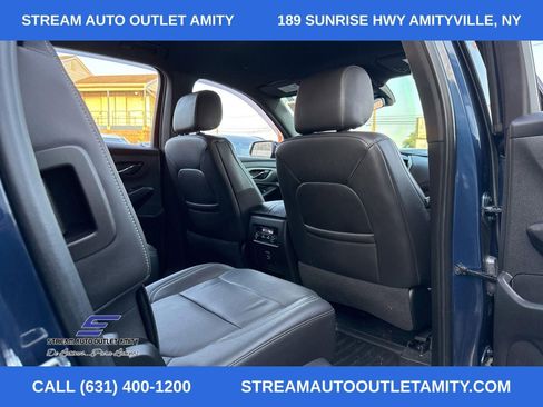 Used 2023 Chevrolet Traverse LT image 18