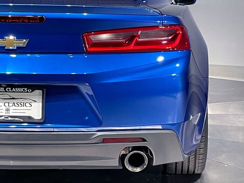 Used 2018 Chevrolet Camaro LT w/ RS Package RWD image 9