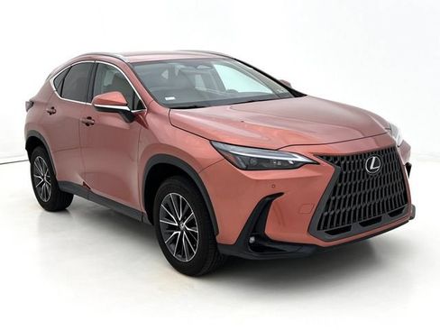 Used 2025 Lexus NX 250 FWD w/ Towing Package (2000 Lbs) image 2