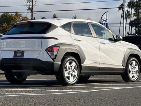 New 2026 Hyundai Kona SE image 6