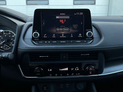 Used 2025 Nissan Rogue SV image 26