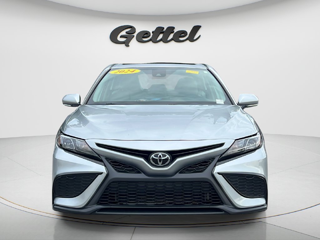 Used 2024 Toyota Camry SE w/ Cold Weather Package FWD image 2